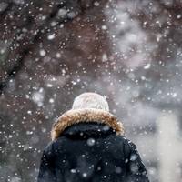 KMI voorspelt nog heel het weekend sneeuwbuien en gladheid, bijna overal code geel