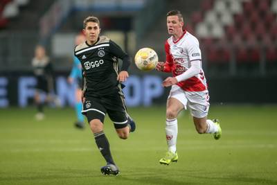 Hattrickheld Venema loodst Jong FC Utrecht tegen Jong Ajax van laatste plek