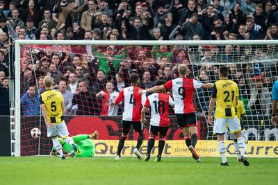 Vitesse onderuit tegen Feyenoord; zware blessure Matavz