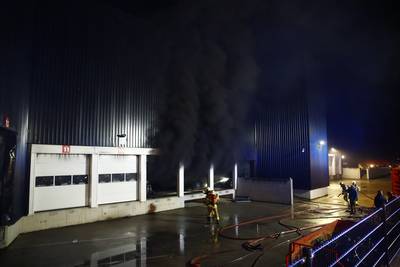 Sein brand meester gegeven bij grote brand Stella Fietsen in Nunspeet