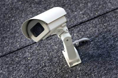 Kinderen (8 en 9) vernielen camera op schoolplein