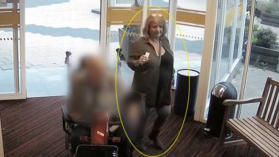 Vrouw wint vertrouwen van 94-jarige man, drogeert hem en plundert rekening