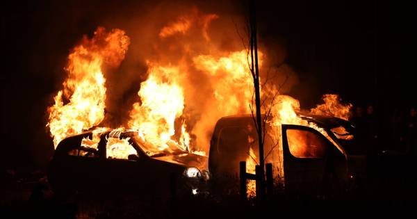 Jaarwisseling in Veen baart zorgen: burgemeester Altena roept op te stoppen met traditie van autobra