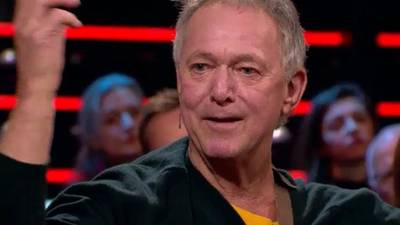 Harrie Jekkers ontroert publiek DWDD met liedjes over overleden ouders