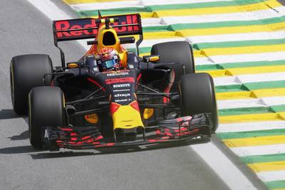 Verstappen moet genoegen nemen met vijfde plaats in Brazilië, Vettel wint