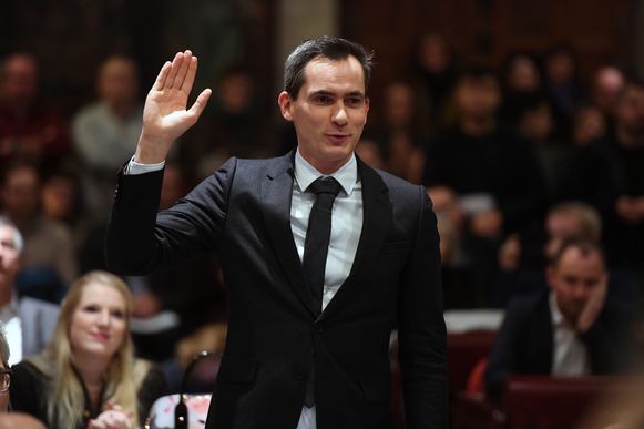 Rechter beslist: leerlinge mag wel degelijk hoofddoek dragen in Leuvense GO!-school | Binnenland ...