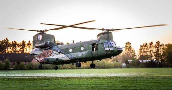 Derde blushelikopter ingezet bij grote brand Deurnsche Peel: 'De wind is onze grootste vijand' - BD.