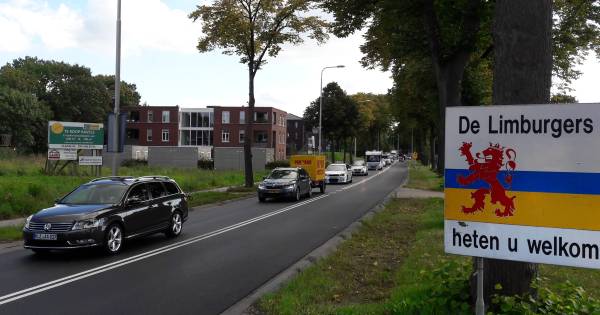 Flinke file tussen Milsbeek en Malden door afsluiting A73 - De Gelderlander