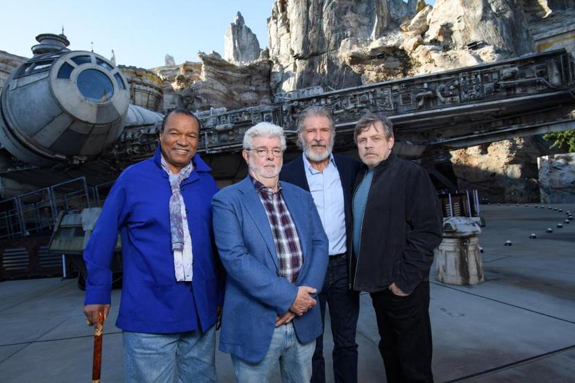 Gaaf! Luke, Han, Lando en George Lucas openen Star Wars-park Galaxy’s Edge