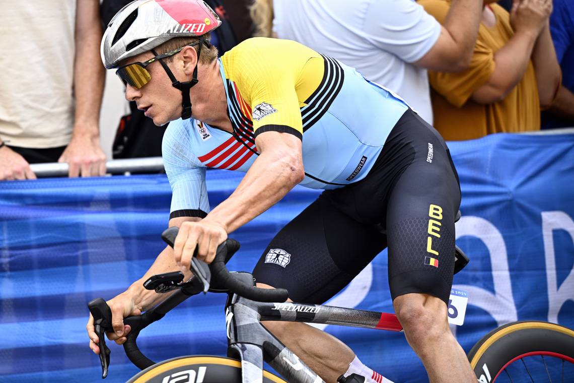 Evenepoel schrijft geschiedenis op de Olympische Spelen en pakt nu ook goud in wegrit