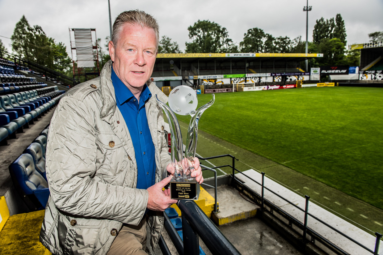 Profvoetballers kiezen Peter Maes tot Trainer van het Jaar ...