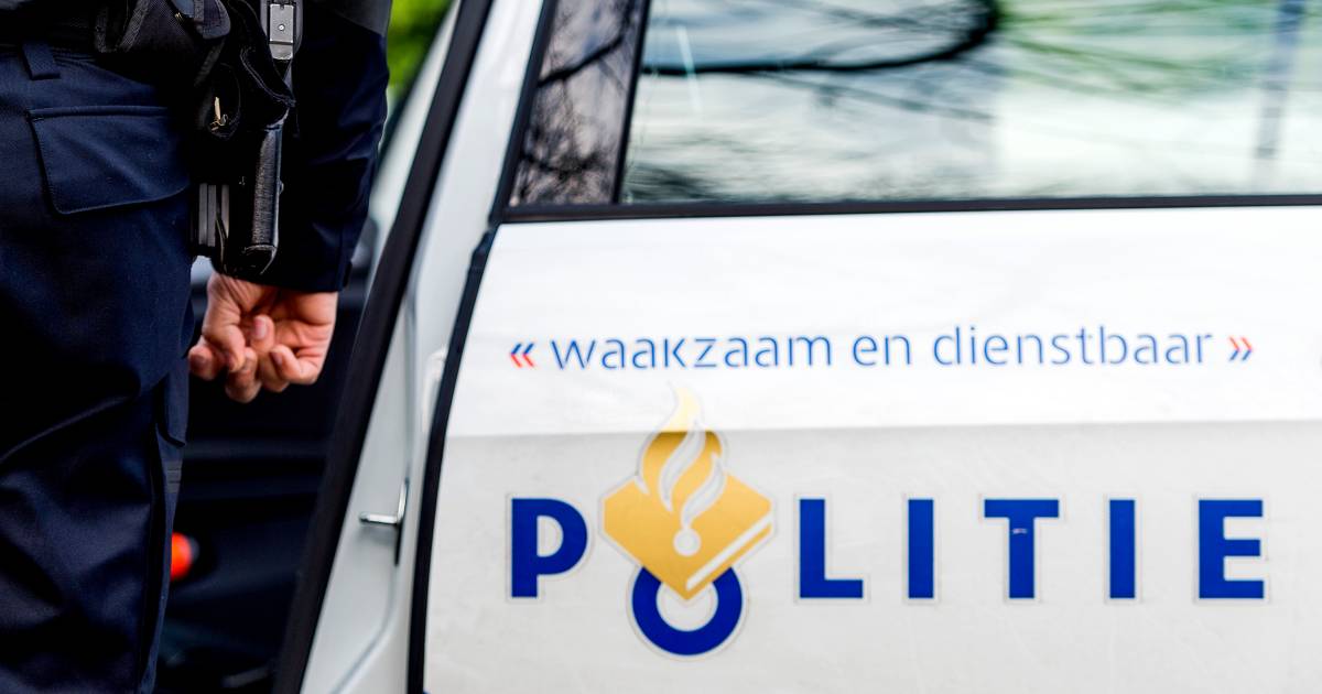 Slachtoffer in ziekenhuis na mishandeling bij supermarkt in Delfzijl.