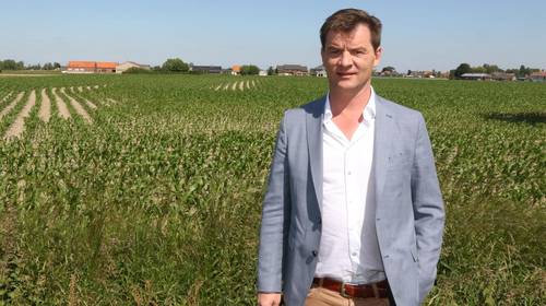 Schepen die naakt werd gefotografeerd contacteert minister: “Waarom telt privacy van BV’s wél en de mijne niet?”