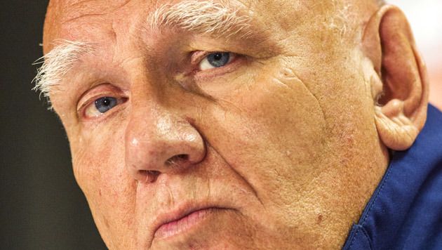 Kees Jansma springt tussen rellende fans: 'Verschrikkelijk ...