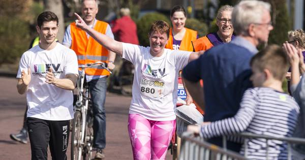 Janny (47) kan niet eten of drinken, maar loopt wel wedstrijd in Diepenheim