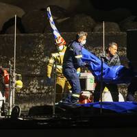 17 doden gevonden in migrantenboot bij Griekse eiland Kreta, slachtoffers mogelijk omgekomen door uitdroging