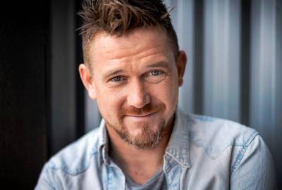 Johnny de Mol is trotse papa en Viktor spot angstaanjagend toiletartikel