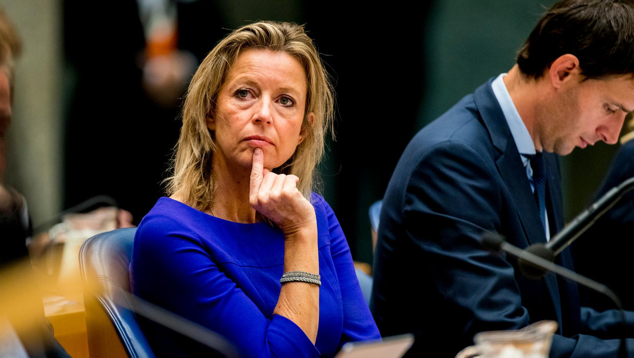 Kamer: Stelde Ollongren bewust publicatie rapport uit? | Het Parool