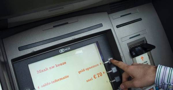 Ingense winkel krijgt tegen wil en dank de rol van pinautomaat - De Gelderlander