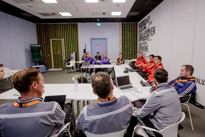 Kuyt, Martens en Borowski dagen elkaar uit in Zeist