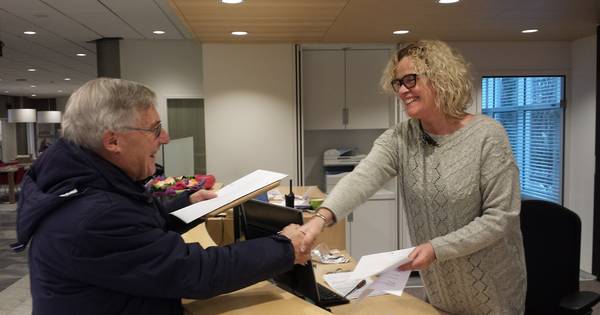 Handtekeningen tegen antennemast in Riel