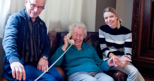 Beste Liedjes van vroeger op de wonderfoon bij dementie | Oosterhout RF-48