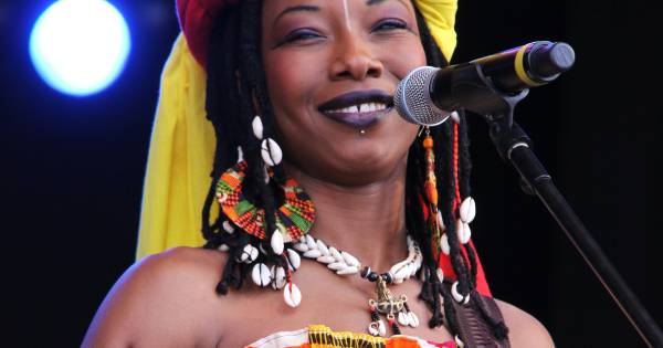 Vrouwen domineren op het Afrika Festival in Hertme - Tubantia
