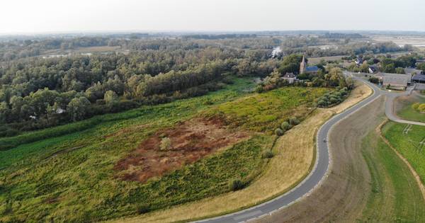 Droogte legt contouren van klooster Kekerdom bloot