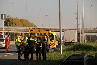 Twee rijbanen afgesloten door ongeluk A12