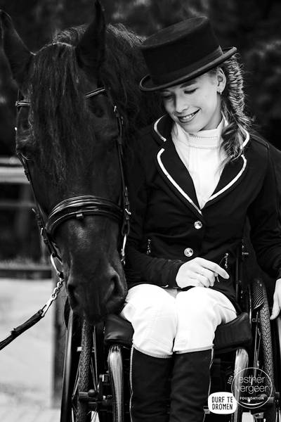 Op de rug van een paard is Tessa even niet gehandicapt