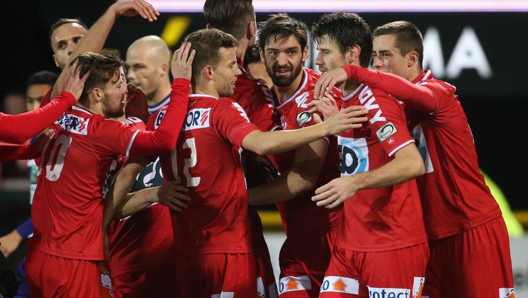 Kortrijk kegelt Anderlecht uit de beker na spektakelmatch: 4-2 | De Morgen