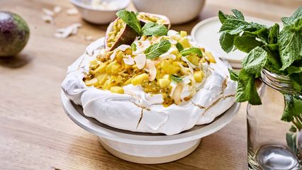 26. Pavlova aux fruits exotiques