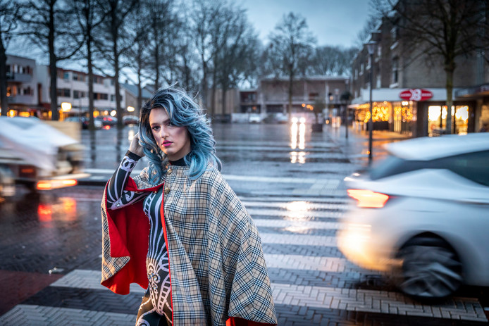 Luuk Uit Son Strijdt Als Dragqueen Emily Voor Liefde En