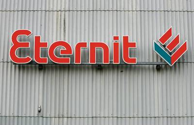 Asbestslachtoffers doen aangifte tegen fabrikant Eternit in Goor