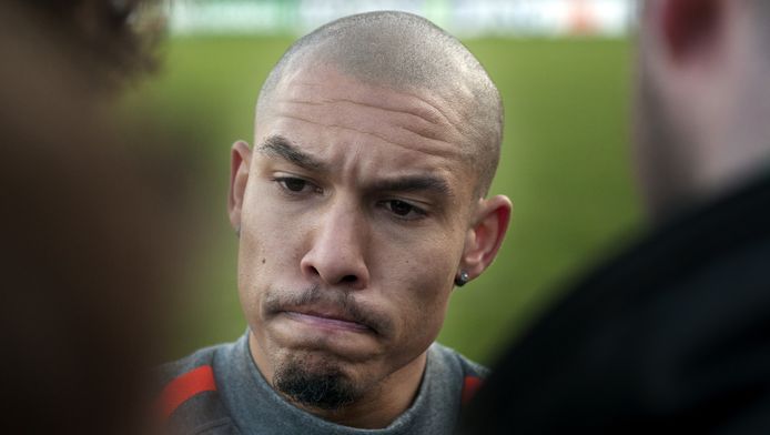 Brit Loopt Met Enorme Nigel De Jong Tattoo Op Zijn Rug Rond Buitenlands Voetbal Ad Nl