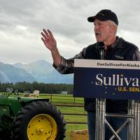 ‘Laat je niet voor de gek houden’, zei Trump nog. Toch neemt senator Dan Sullivan het in Alaska straks op tegen ... Dan Sullivan