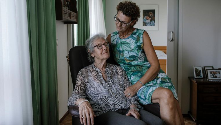 mantel der liefde waarom zouden andere handen zijn vrouw helpen het parool