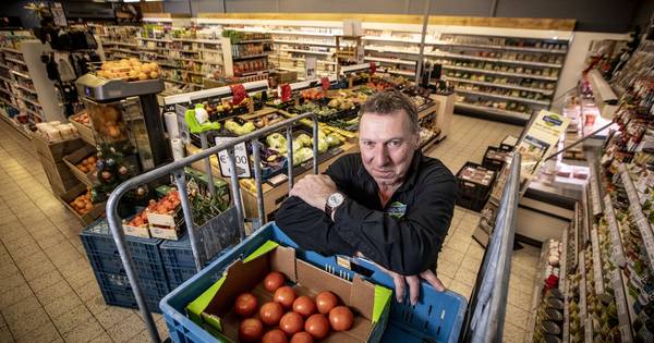 John Brughuis sluit zijn buurtsuper: 'Het spijt me voor Harbrinkhoek' - Tubantia