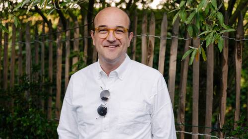 Patrick uit ‘Stukken van Mensen’ ruilde luxeleven voor seminarie: “Mijn hond mis ik nog het meest”