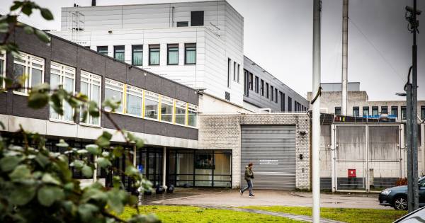 Er zijn vertegenwoordigers van het Openbaar Ministerie, de politie en Fivoor aanwezig .