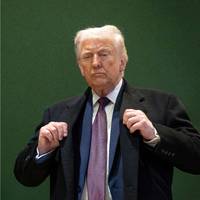 ‘Wie niet aan tafel zit, staat op het menu’: hoe wereldleiders zich eindelijk wapenen tegen Trump