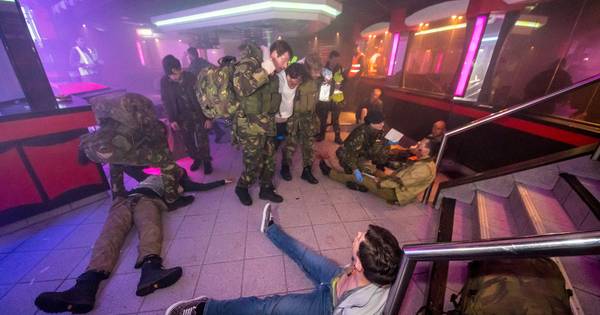 Oefening Bataclan-scenario in Reutum: 'Bij calamiteit moeten wij weten wat te doen' - Tubantia
