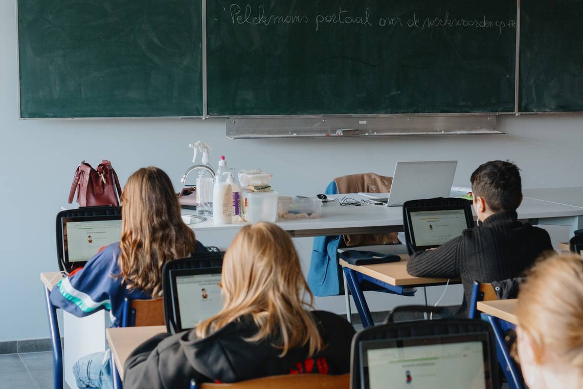 ‘Ik zie heel weinig maatregelen om de job aantrekkelijk te maken’: wat men in het onderwijs zelf vindt van het regeerakkoord