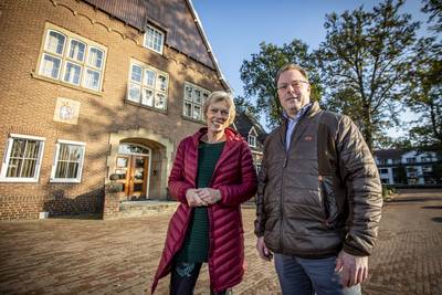 Vertraging van verbouwing oude gemeentehuis in Weerselo door loggia’s