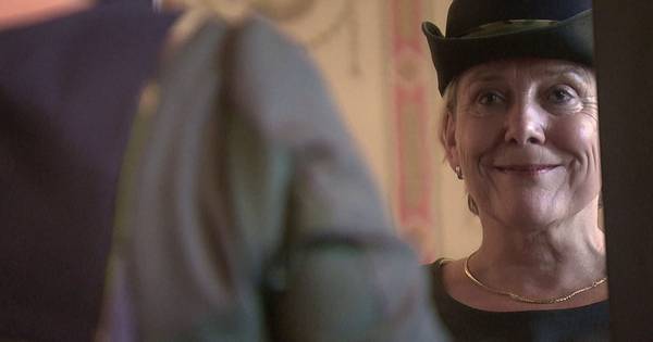 Na Hengelose creatie maakt Ank Bijleveld nu militair modestatement op Prinsjesdag - Tubantia