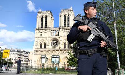 Aanval met hamer bij Notre-Dame was terreurdaad