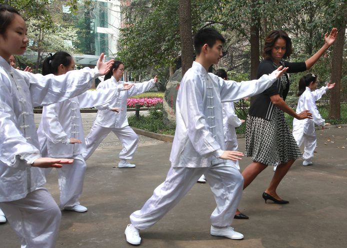 Michelle Obama apprenant des mouvements pour débutant, en Chine, en 2014