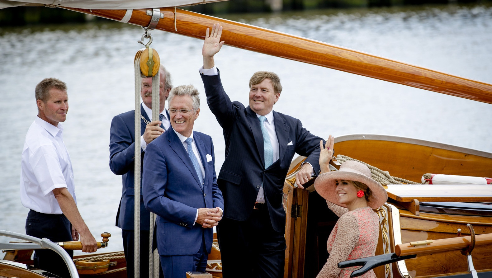 Koning grapt tegen nieuwe burgemeester Eindhoven blijf maar hier in Friesland Foto AD.nl