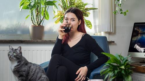 Lotte (25) heeft door corona al 8 maanden last van geur- en smaakverlies