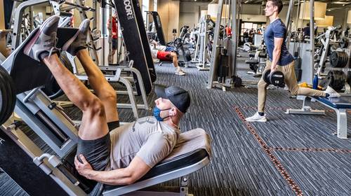 Het laatste zweet voor de fitness sluit: “Nog even alles uit ons abonnement halen”